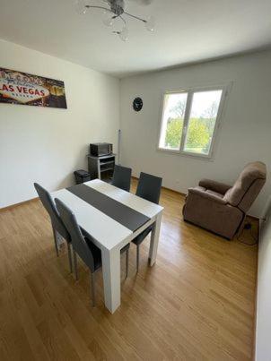 Appartement Le Domaine Des Libellules Proche Walibi Corbelin Exterior photo
